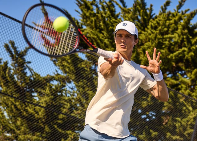 Cấu trúc linh hoạt – Cảm giác đánh bóng khác biệt Vợt Wilson Clash 100 V3 WR172811U