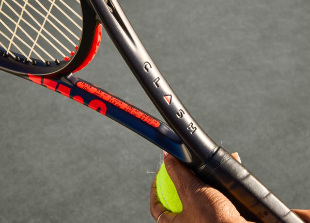 Hit Stabilizer – Ổn định vượt trội khi đánh lệch tâm Wilson Clash 100 V3 WR172811U