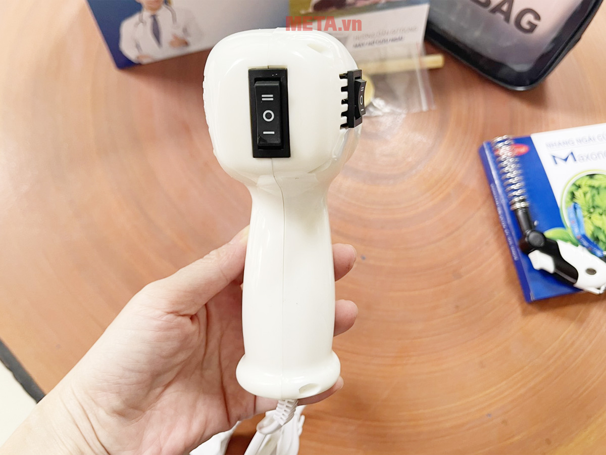 Công tắc bật/tắt điều chỉnh ở phía sau Công tắc bật/tắt điều chỉnh ở phía sau