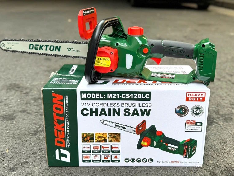 Máy cưa xích Dekton có tay cầm chắc chắn Máy cưa xích Dekton