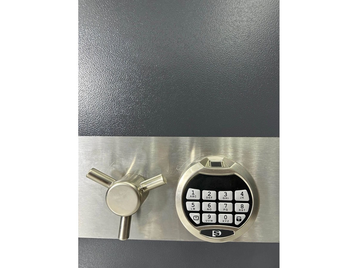 Két sắt hỗ trợ mở khóa bằng vân tay Két sắt