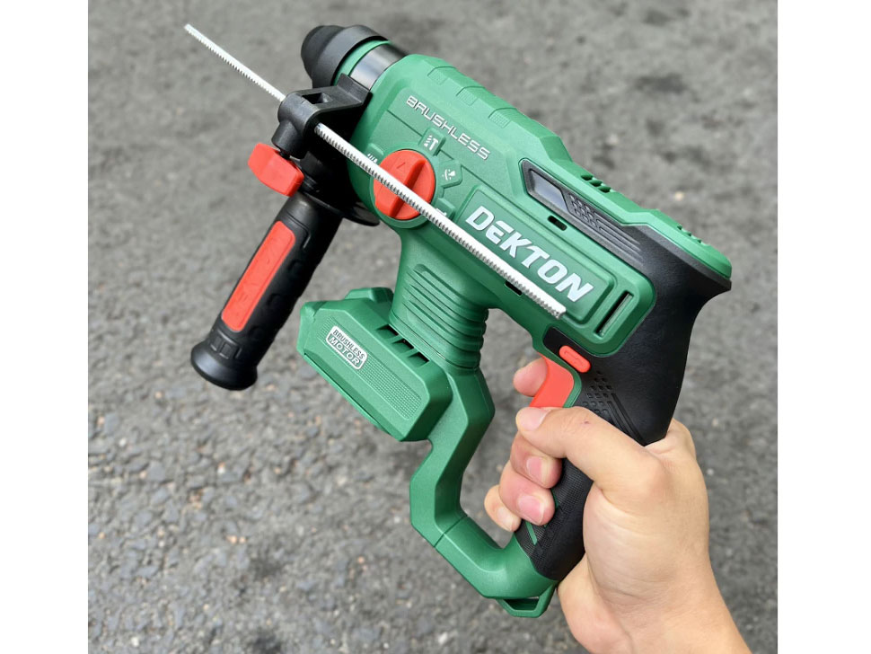 Dekton M21-RH2603CP có chức năng đảo chiều Dekton M21-RH2603CP