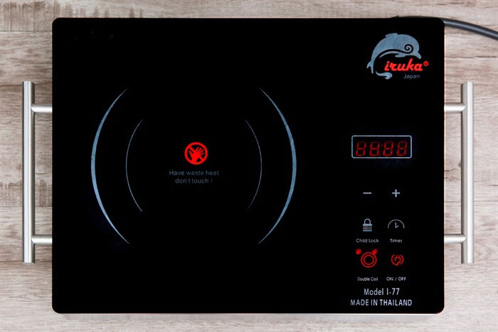 Bếp hồng ngoại Iruka I-77 có bề mặt làm từ kính Schott chịu nhiệt tốt Bếp hồng ngoại Iruka I-77 có bề mặt làm từ kính Schott chịu nhiệt tốt