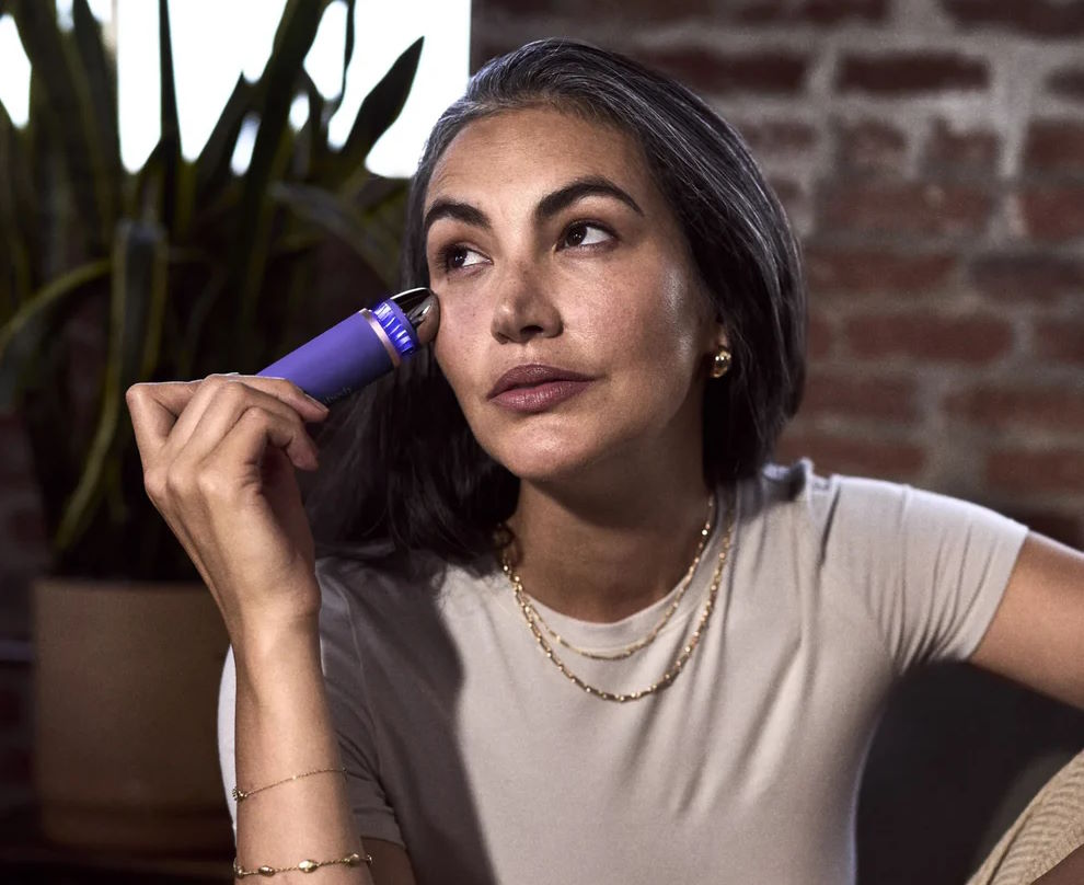 Máy massage Therabody TheraFace Depuffing Wand