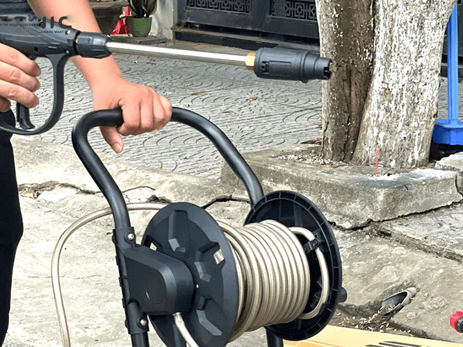 Máy xịt rửa Stanic có rulo cuốn dây phun áp lực Máy xịt rửa Stanic