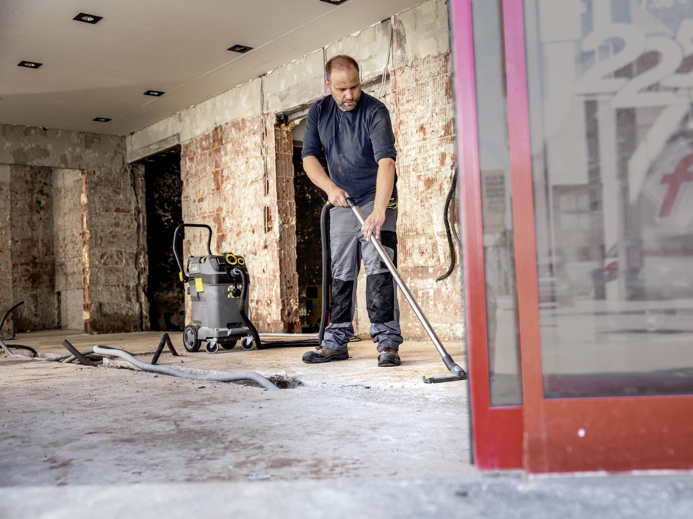 Máy hút bụi khô và ướt Karcher có ống hút dài tới 4m Máy hút bụi khô và ướt Karcher