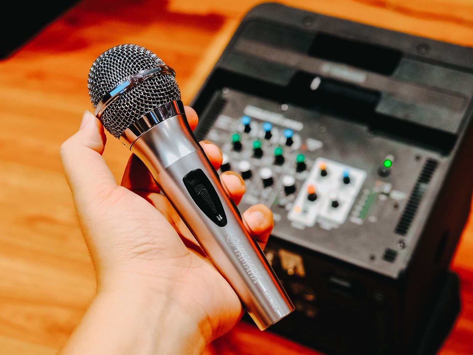 Micro có dây Yamaha DM-305 Silver Micro có dây Yamaha DM-305 Silver