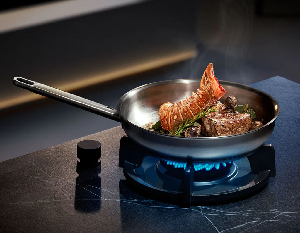 Thiết kế hiện đại, bền bỉ với thời gian Chảo inox WMF Gourmet Plus 24cm - 0728246031