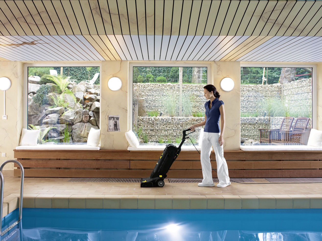 Máy chà sàn liên hợp Karcher  