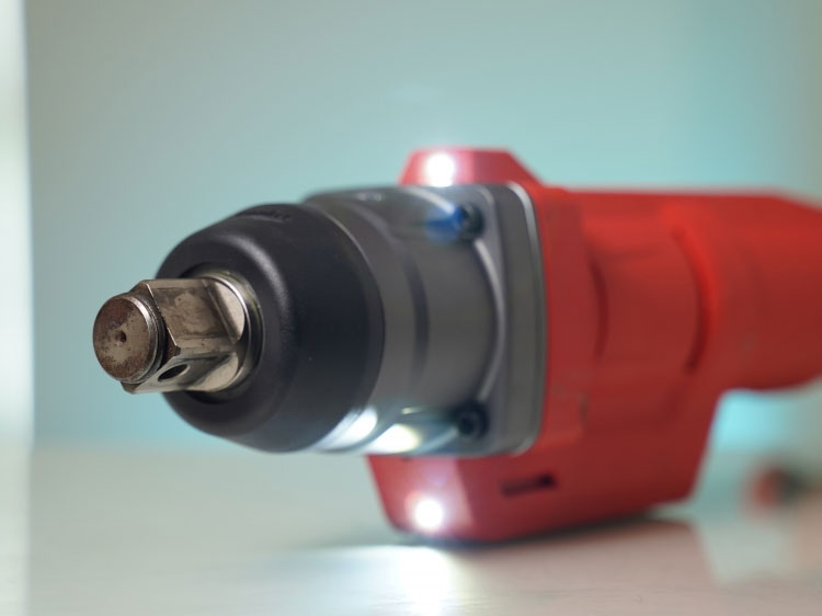 Máy siết bu lông dùng pin