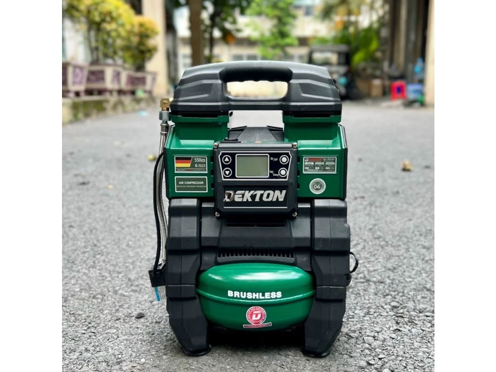 Dekton M21-NK02BL chỉ nặng 10.5kg, dễ di chuyển Dekton M21-NK02BL