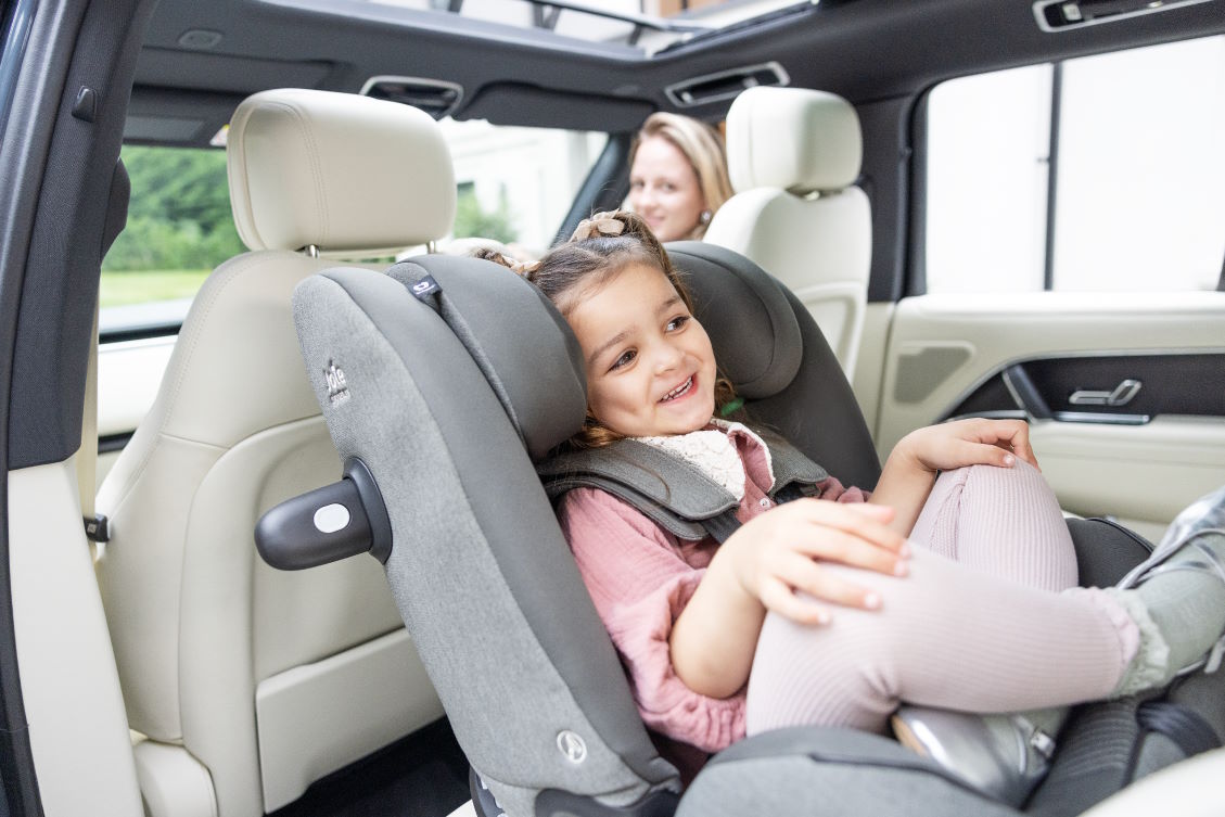 Thiết kế cao cấp, sang trọng theo phong cách châu Âu Ghế ngồi ô tô trẻ em Joie i-Spin XL Ebony