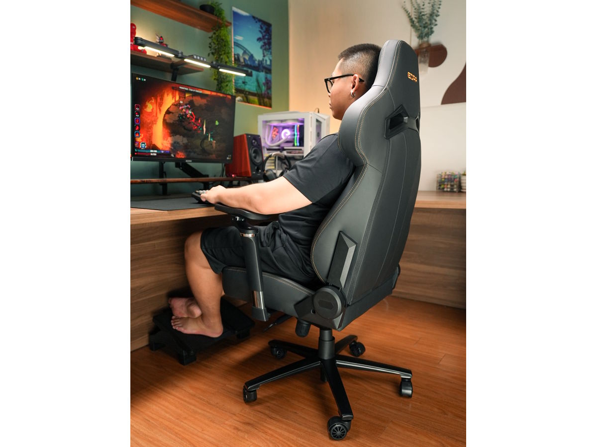 EDRA EGC2026LUX Nappa có 5 bánh xe di chuyển êm Ghế siêu cao cấp dành cho Game