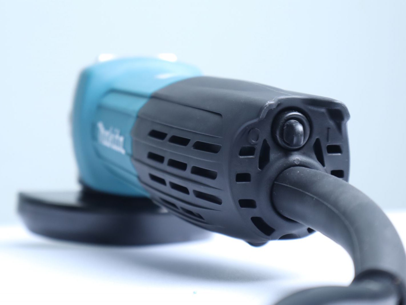 Máy mài góc Makita có tay cầm bọc nhựa Máy mài góc Makita