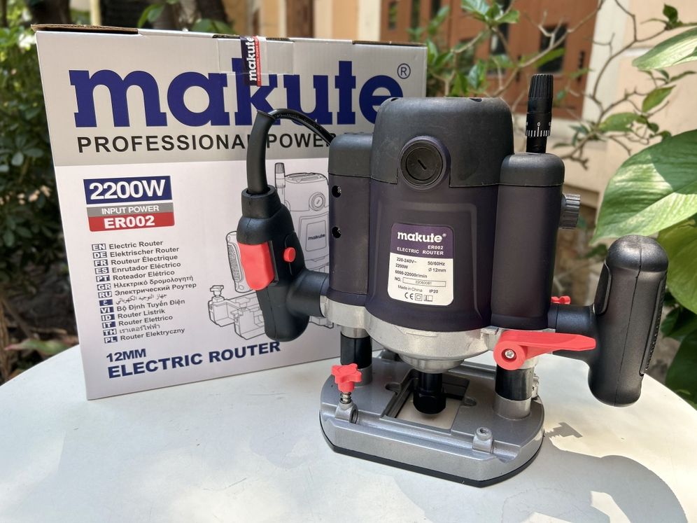 Máy phay gỗ Makute  