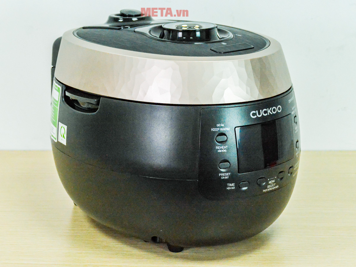 Cuckoo CRP-R1000F/BKGBCRVNCV có trọng lượng khoảng 7kg Cuckoo CRP-R1000F/BKGBCRVNCV có trọng lượng khoảng 7kg