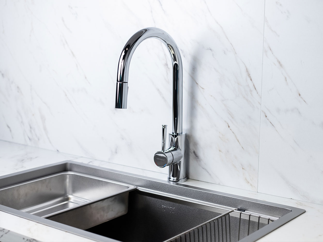 Vòi rửa chén dây rút nóng lạnh GrandX GXF05