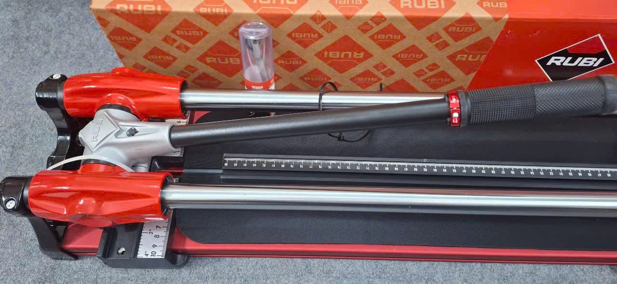 Bàn cắt gạch Rubi có lưỡi cắt với độ cứng và sắc bén cao Bàn cắt gạch Rubi