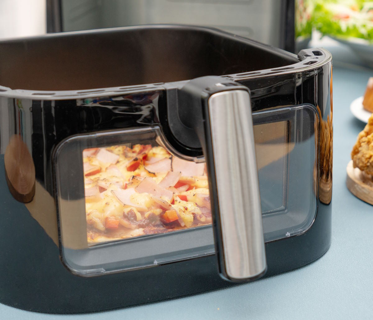 Công suất mạnh mẽ 1.800W – Nấu nhanh, giữ trọn hương vị Nồi chiên không dầu Kalpen F1