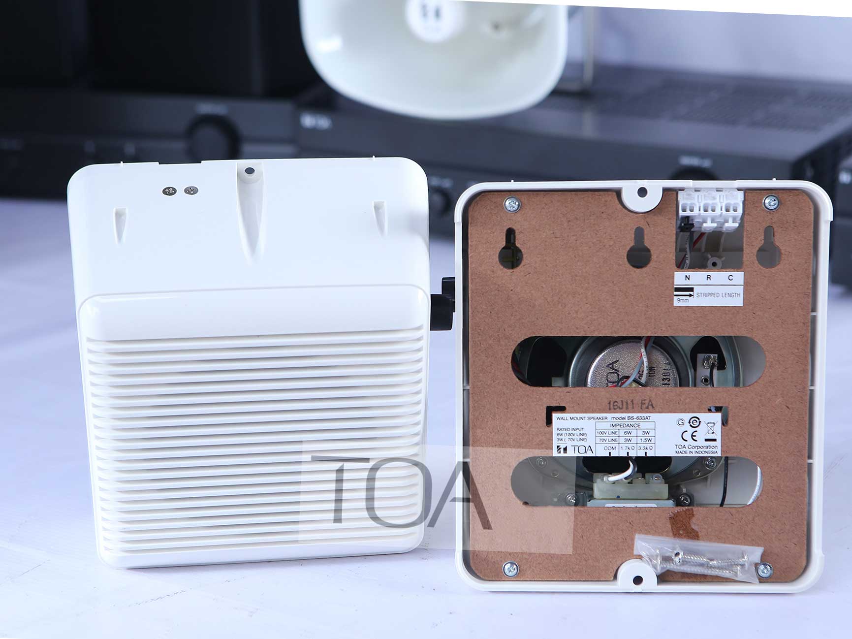 TOA BS-633AT dễ dàng điều chỉnh âm lượng bằng chiết áp TOA BS-633AT