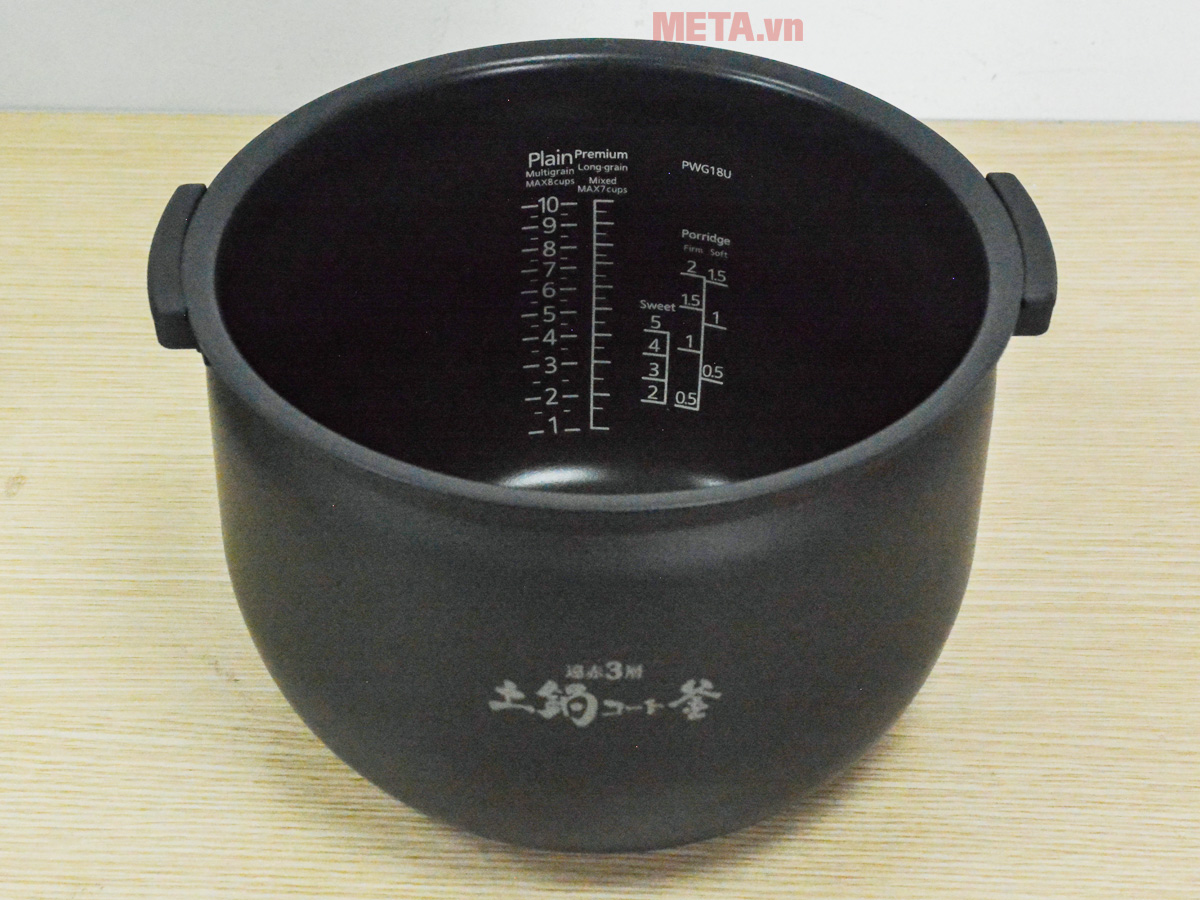 Lòng nồi cấu tạo 3 lớp, chống dính tốt Lòng nồi cấu tạo 3 lớp, chống dính tốt