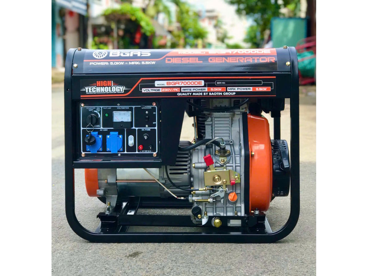 BGA7000DE có bình chứa xăng 15 lít BGA7000DE