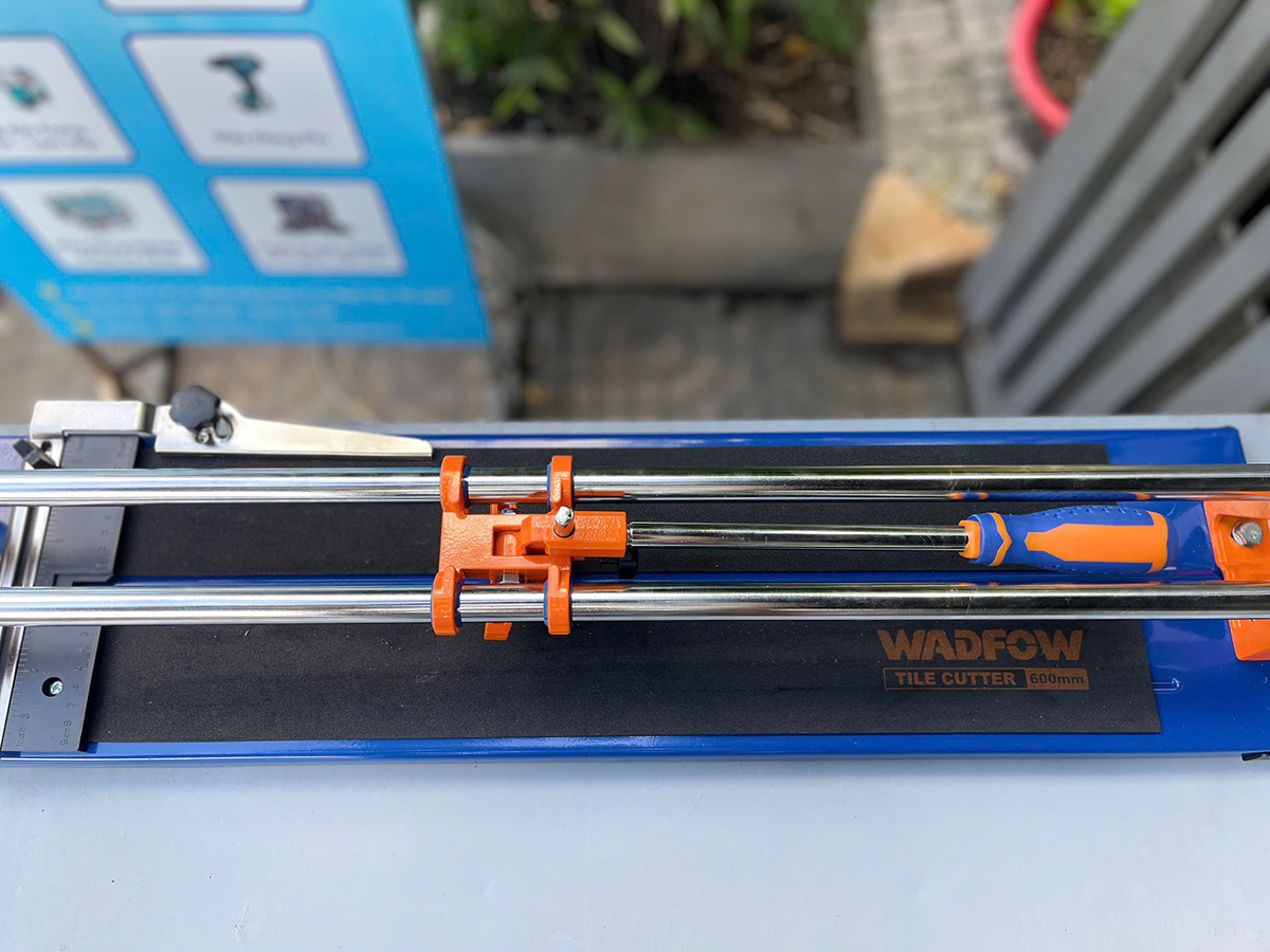 Bàn cắt gạch đẩy tay  