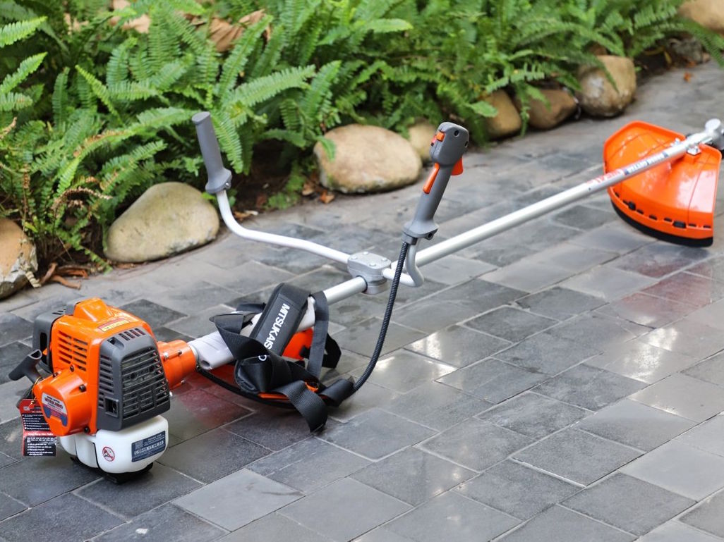 Máy cắt cỏ 2 thì Mitsukaisho W541