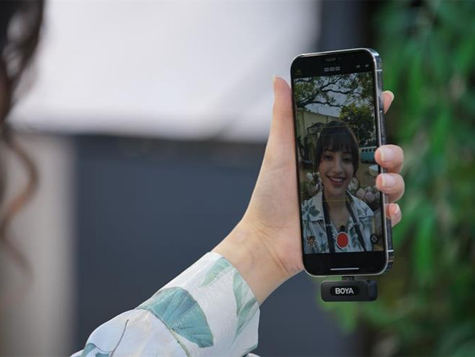 Boya BY-V10 dùng cho các buổi livestream, quay video hoặc phỏng vấn Boya BY-V10