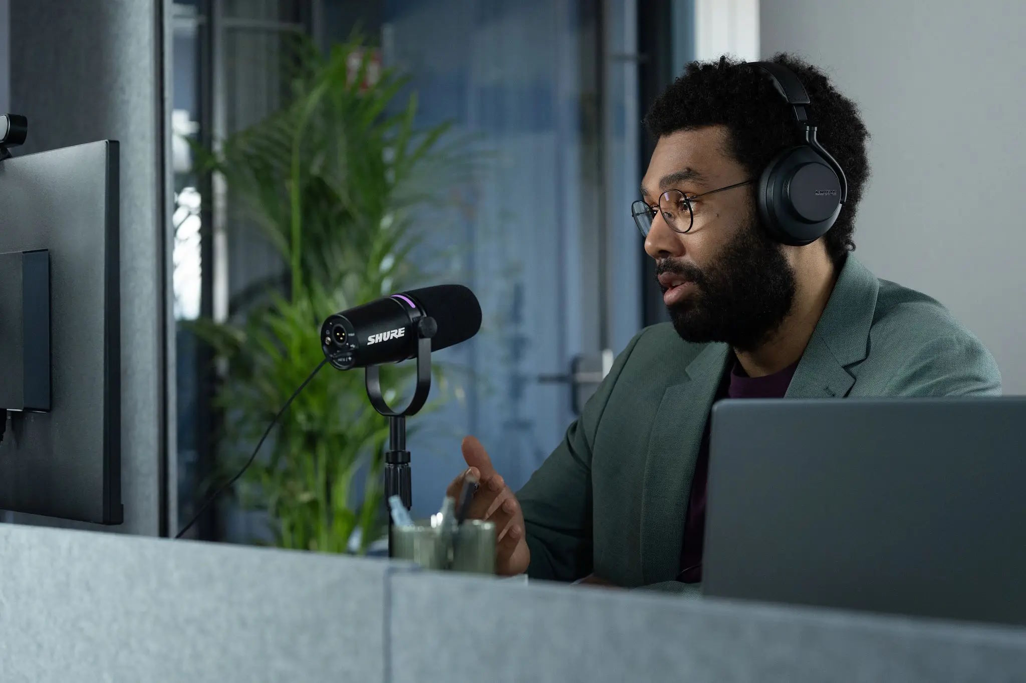 Thiết kế tinh tế, bền bỉ – Dễ dàng sử dụng Shure MV7+