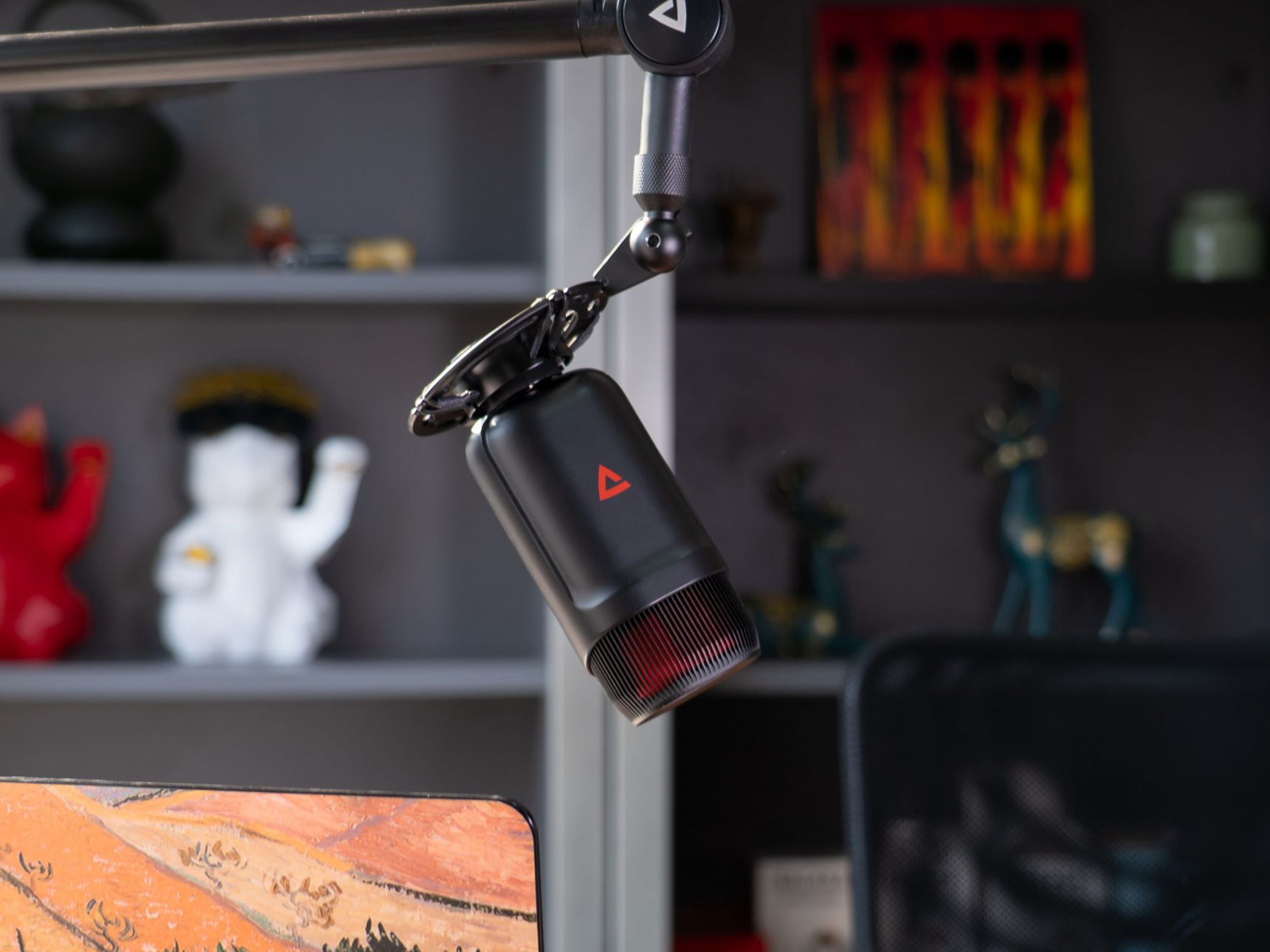 Đi kèm giá đỡ tiện dụng – Tối ưu trải nghiệm thu âm Microphone Thronmax