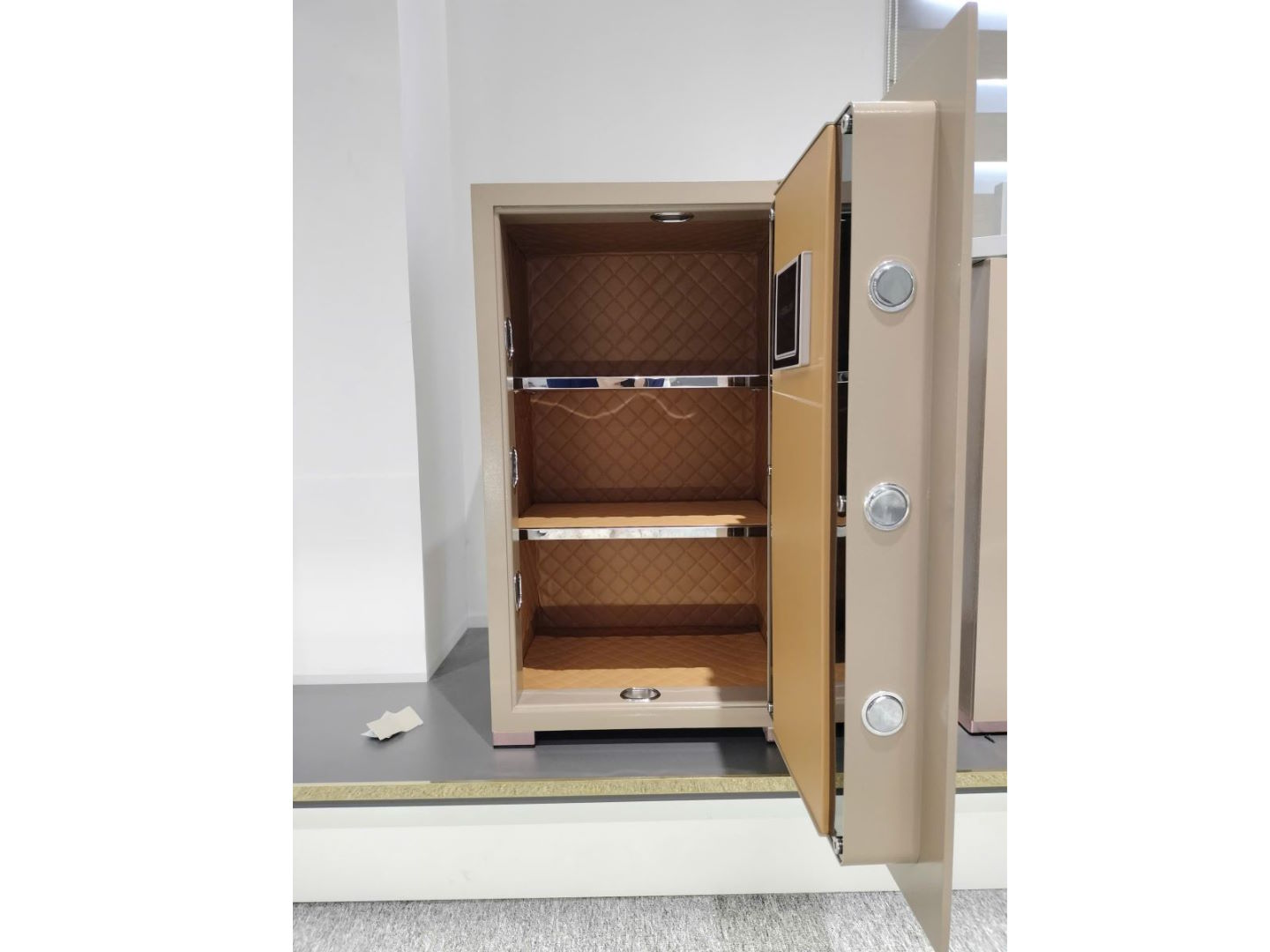 Tính năng thông minh – Bảo mật tối đa Kassler KL-75H8