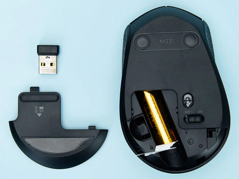  Chuột quang M331 có thể dễ dàng di chuyển trên nhiều bề mặt 