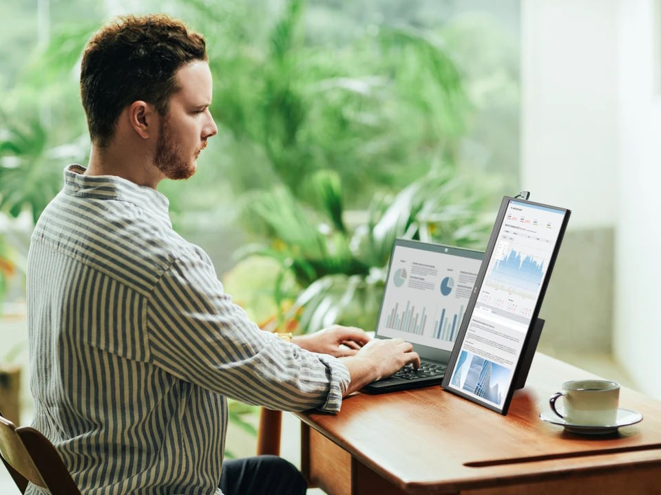 Hỗ trợ xoay dọc – Linh hoạt trong mọi nhu cầu hiển thị Màn hình ViewSonic VA1655-3 16 inch