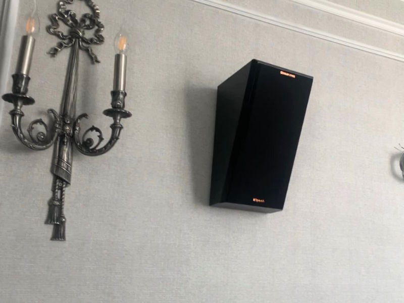 Loa nghe nhạc dễ dàng treo trên tường Loa nghe nhạc