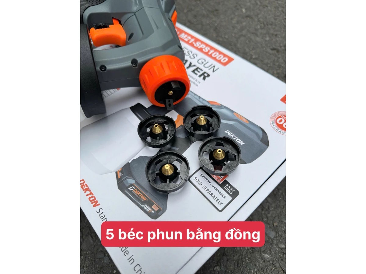Dekton M21-SPS1000 có 5 béc phun bằng đồng Dekton M21-SPS1000