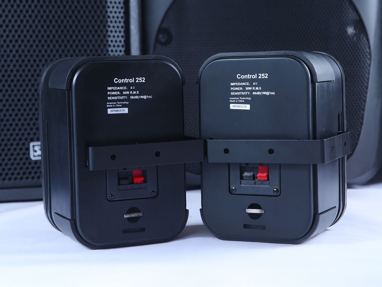 Lý tưởng cho các hội trường và không gian khép kín Soundking Control 252