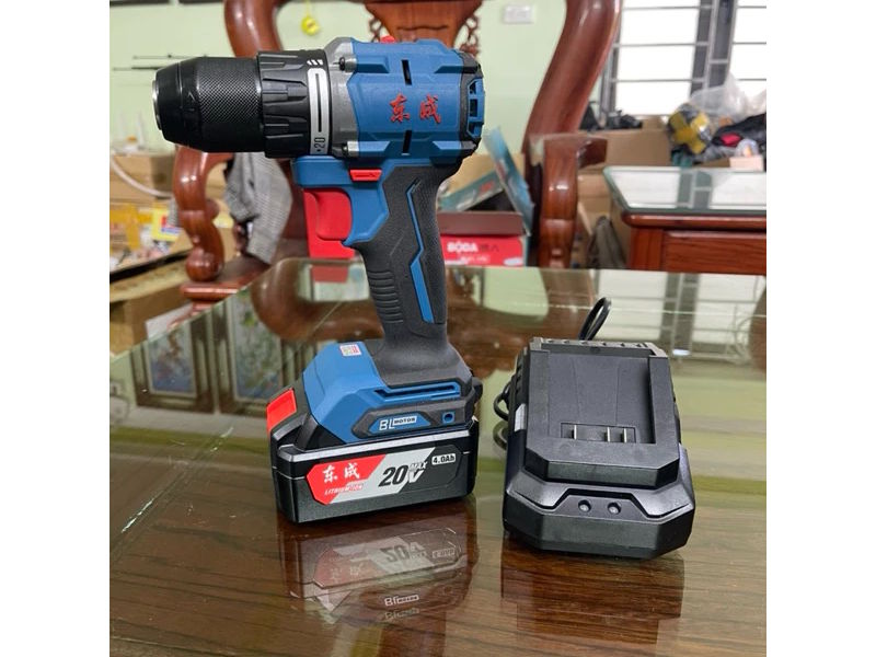 Máy khoan động lực Dongcheng dùng mô tơ từ Máy khoan động lực Dongcheng