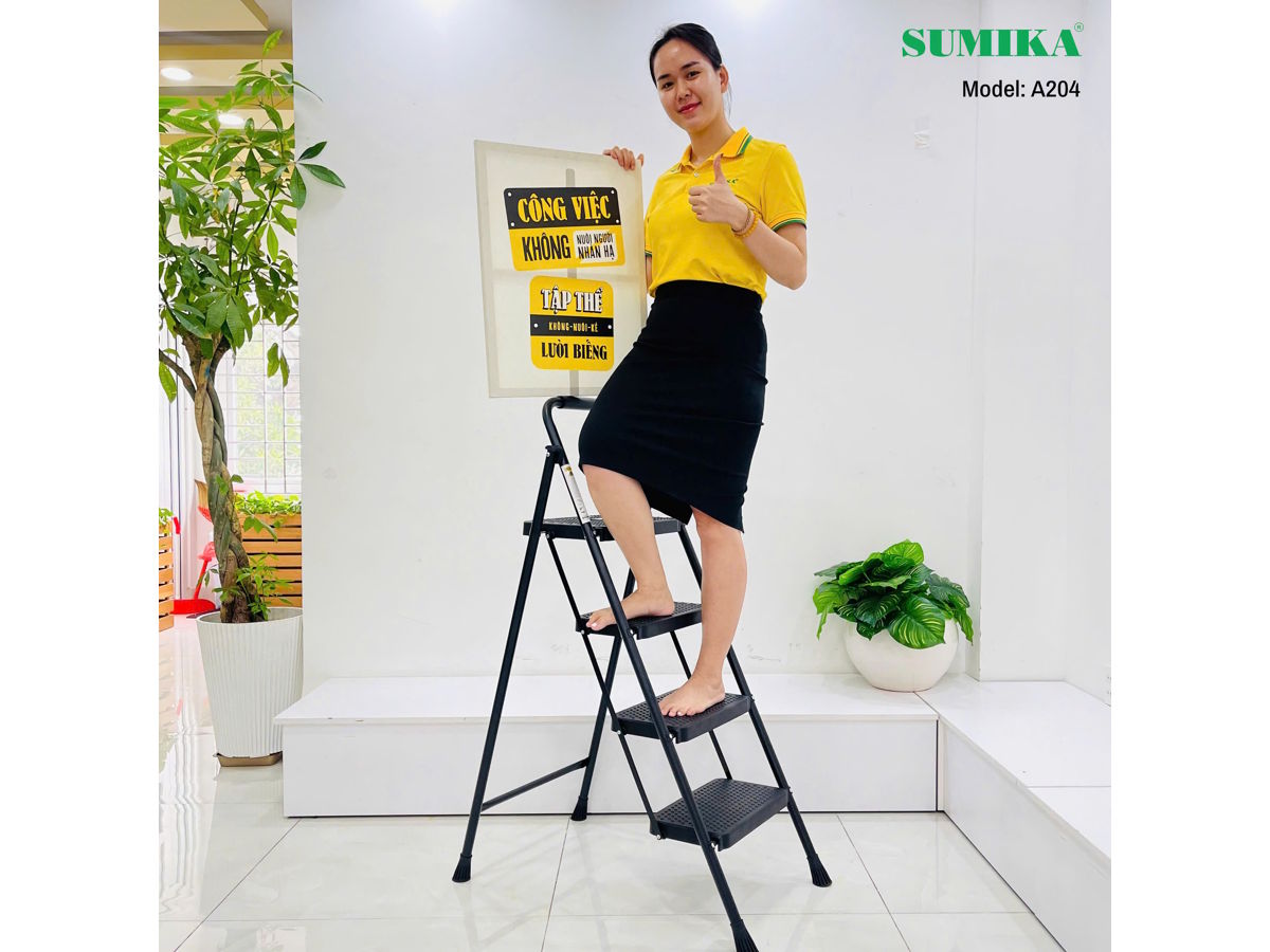 Thang ghế có chân thang thăng bằng tốt Thang ghế 4 bậc