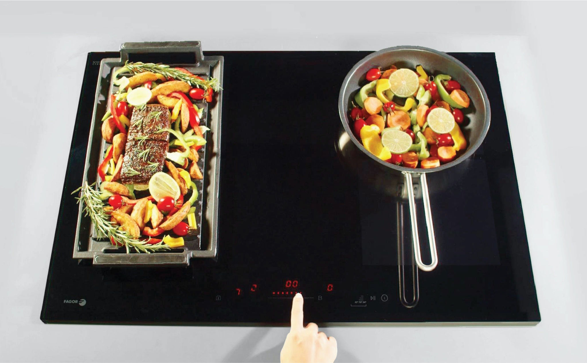 Mặt kính lớn hơn 20% – Không gian nấu nướng rộng rãi, linh hoạt Bếp từ âm Fagor IF-ZONE74BS