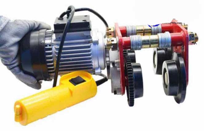 Con chạy điện Sterling  