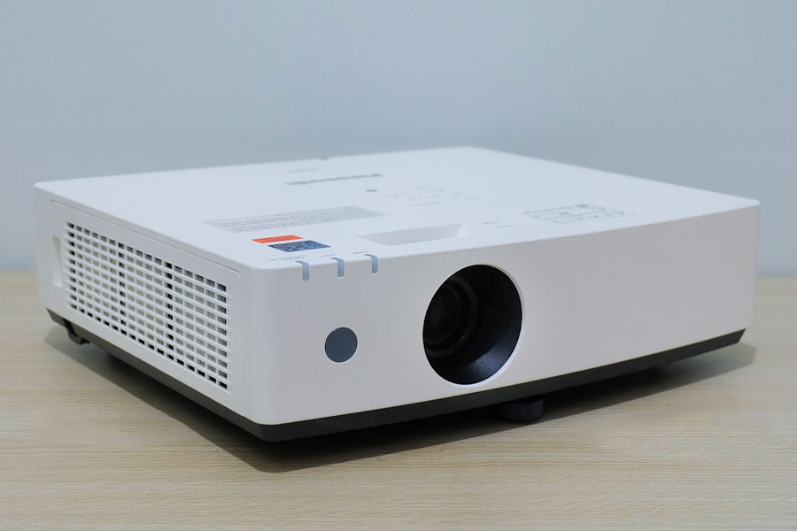 Máy chiếu Panasonic có độ sáng cao Máy chiếu Panasonic