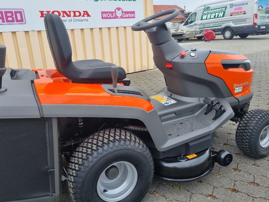 Máy cắt cỏ người lái Husqvarna có độ ồn thấp Máy cắt cỏ người lái Husqvarna