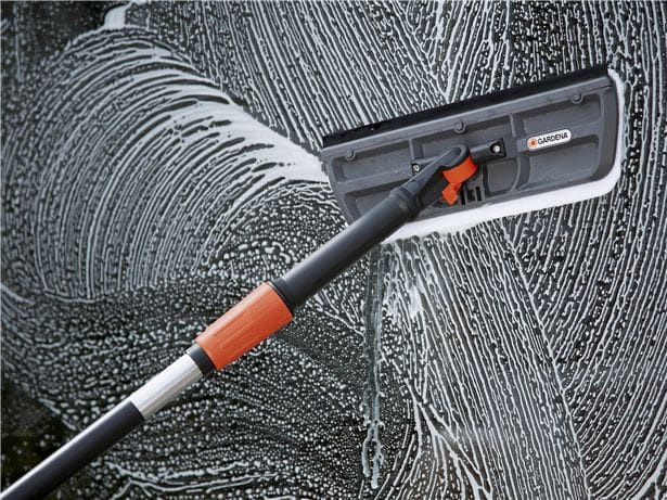 Chổi lau kính kết hợp với cán đa năng Gardena (5552-20 hoặc 5550-20 Chổi lau kính