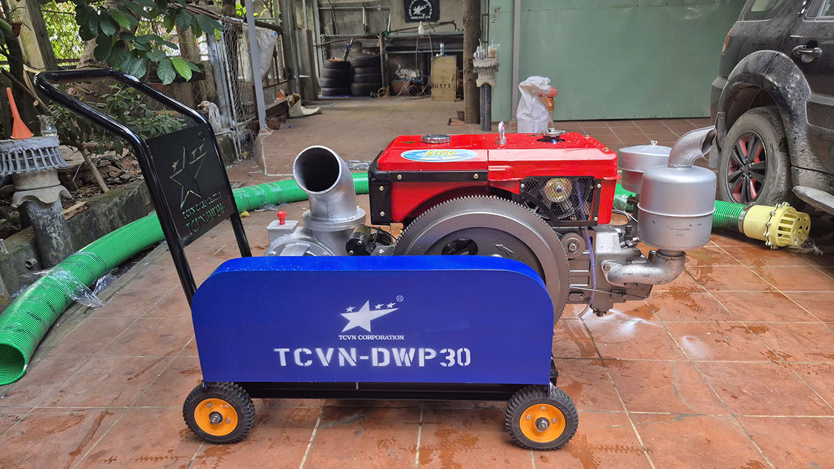 Máy bơm nước chạy dầu  