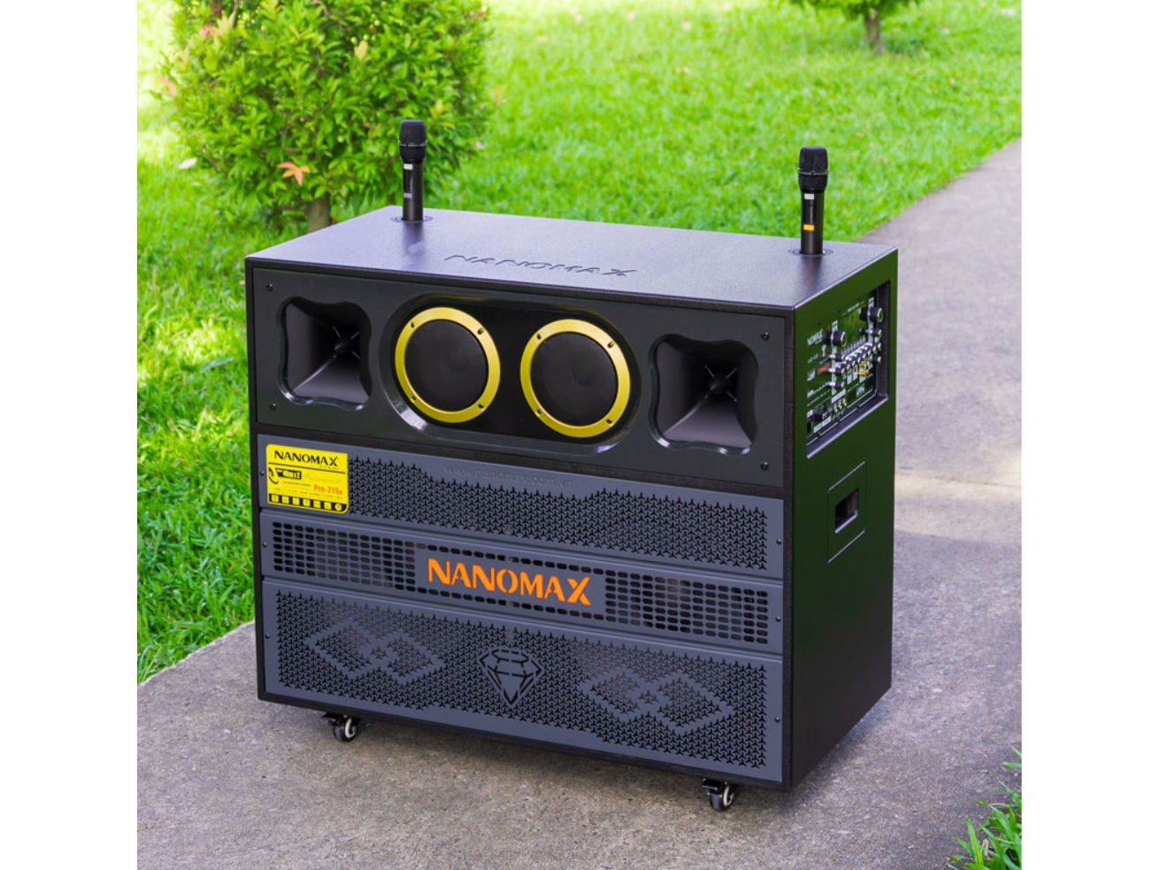 Công suất tối đa 2.500W – Khuấy động không gian rộng Loa kéo Nanomax Pro-215e
