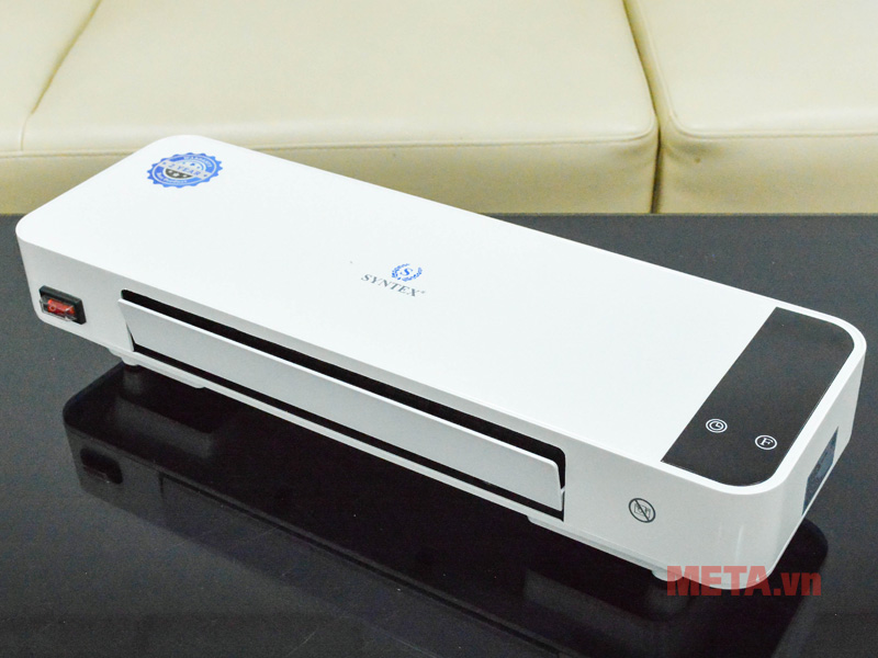 Máy sưởi gốm treo tường Syntex SG2268 an toàn, hiệu quả ấm nhanh