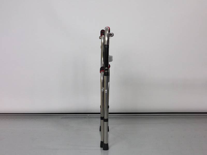 Khung tập đi có bô vệ sinh 