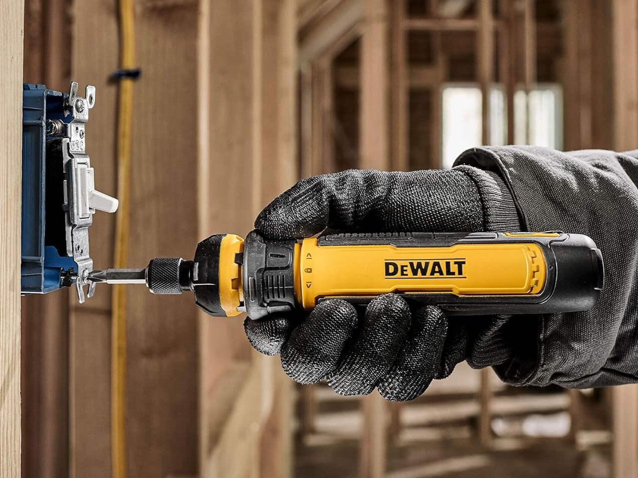 Máy vặn vít dùng pin 