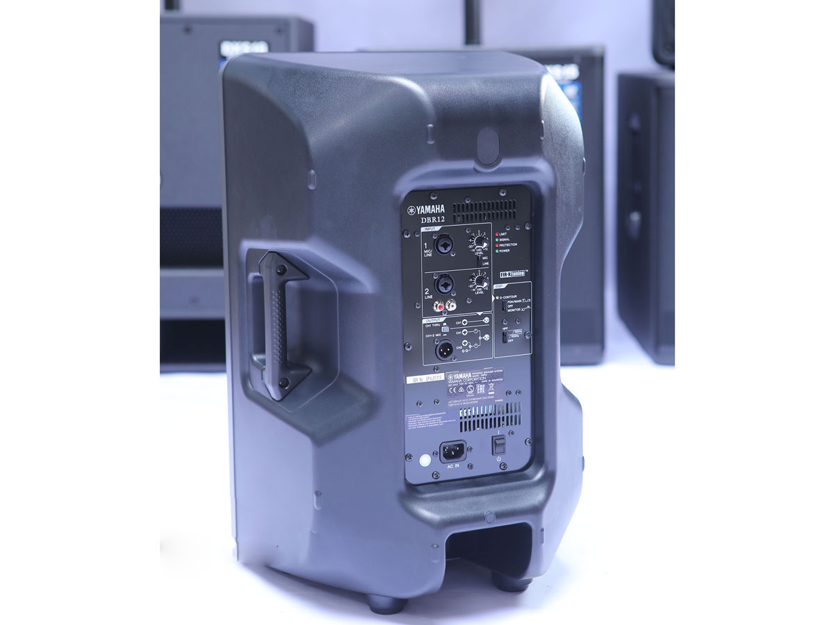 DBR12 di chuyển bằng tay cầm ở 2 bên DBR12